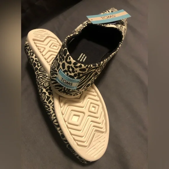 TOM’S ALPARGATA WOMEN’S LOAFERS - Picture 13 of 14